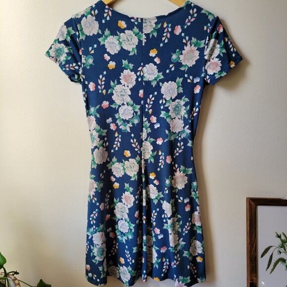 WORN ONCE AEROPOSTALE BLUE FLORAL WRAP STYLE DRESS SZ SMALL - Picture 2 of 16